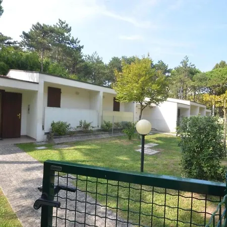 Lovely Flat In A With Pool Bibione