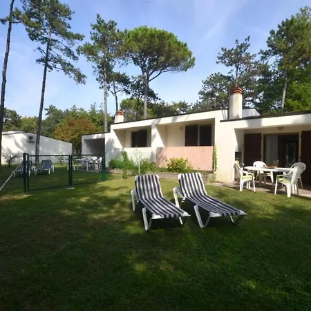 Appartement Lovely Flat In A With Pool Bibione