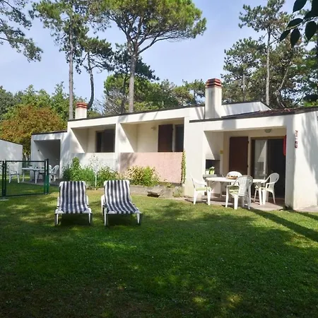 Lovely Flat In A With Pool Appartement Bibione